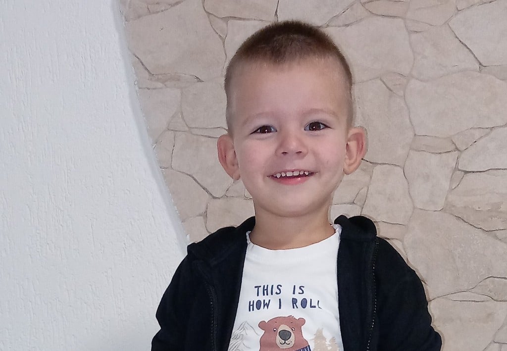 Da Emin čuje i govori