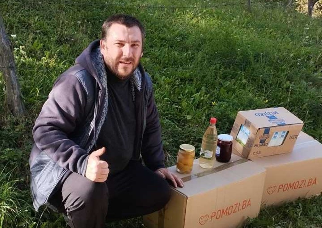 Mjesečna pomoć za porodicu Šeper